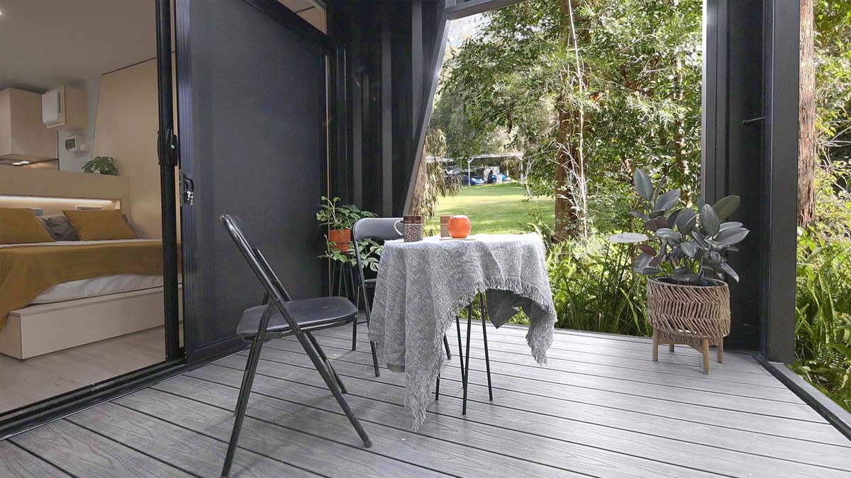 Mark VII_Desk with Furniture