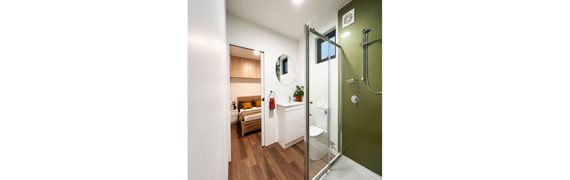 Insulated shipping container