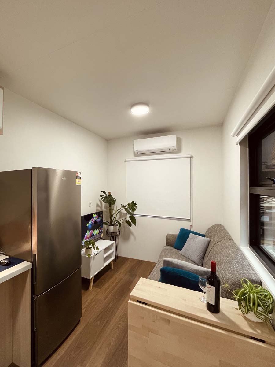 Vertical_Lounge_Close up